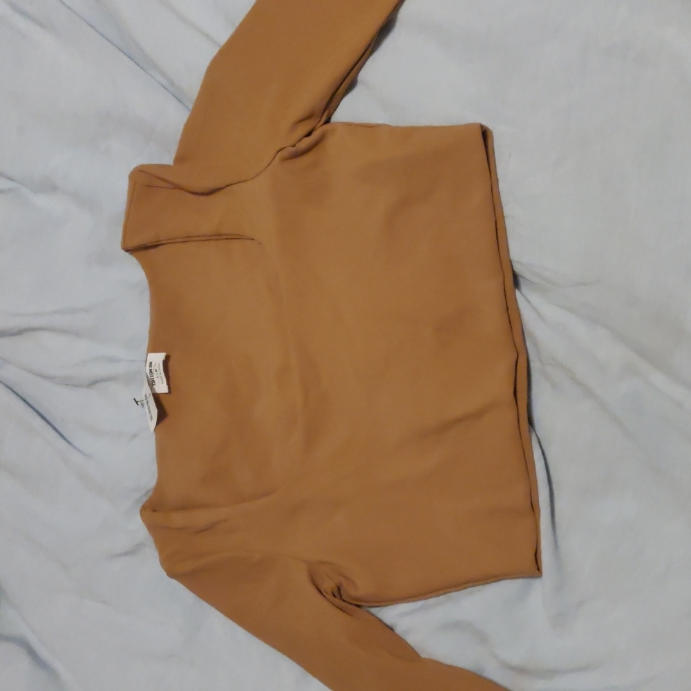 Long sleeve crop top